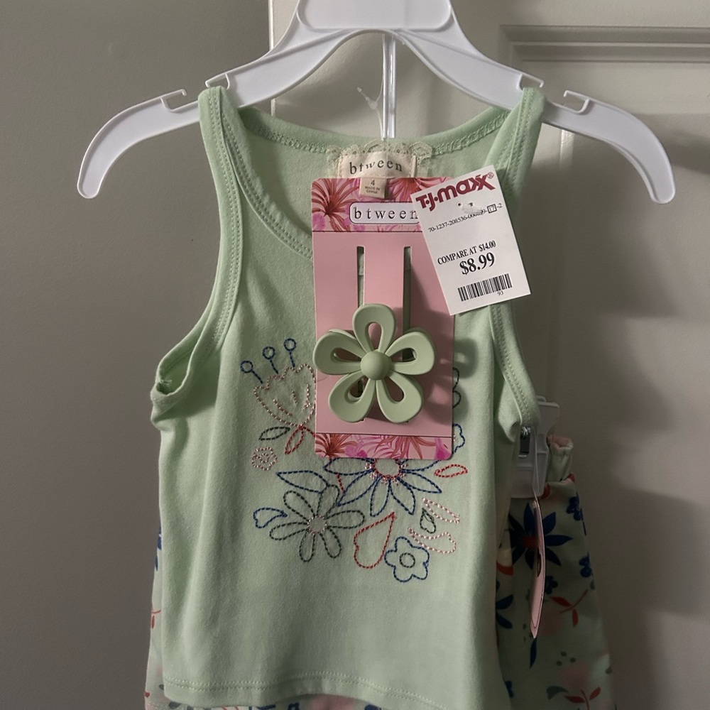 btween Kids Green Floral Tank Top and Shorts Set